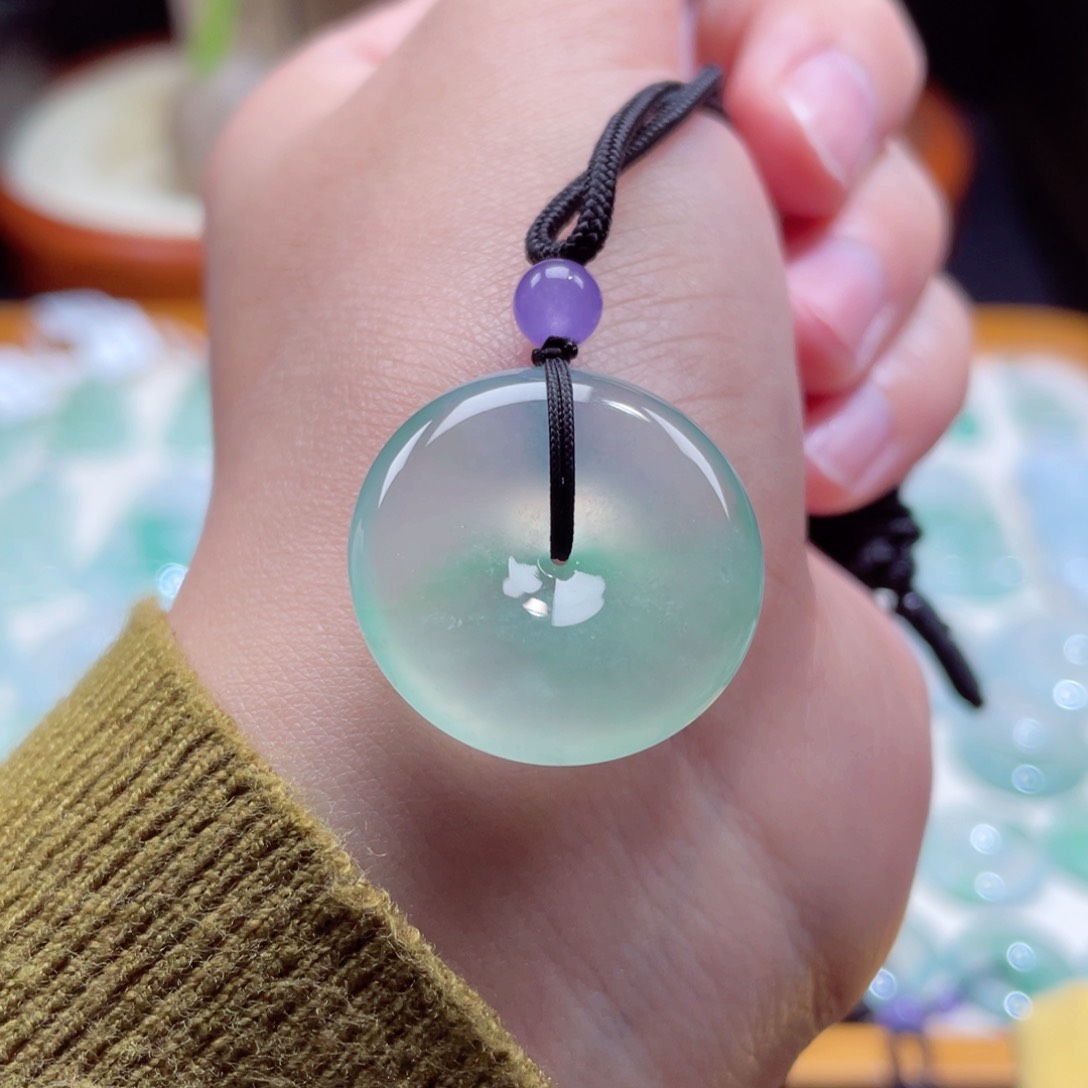 翡翠颈饰未镶嵌扣子