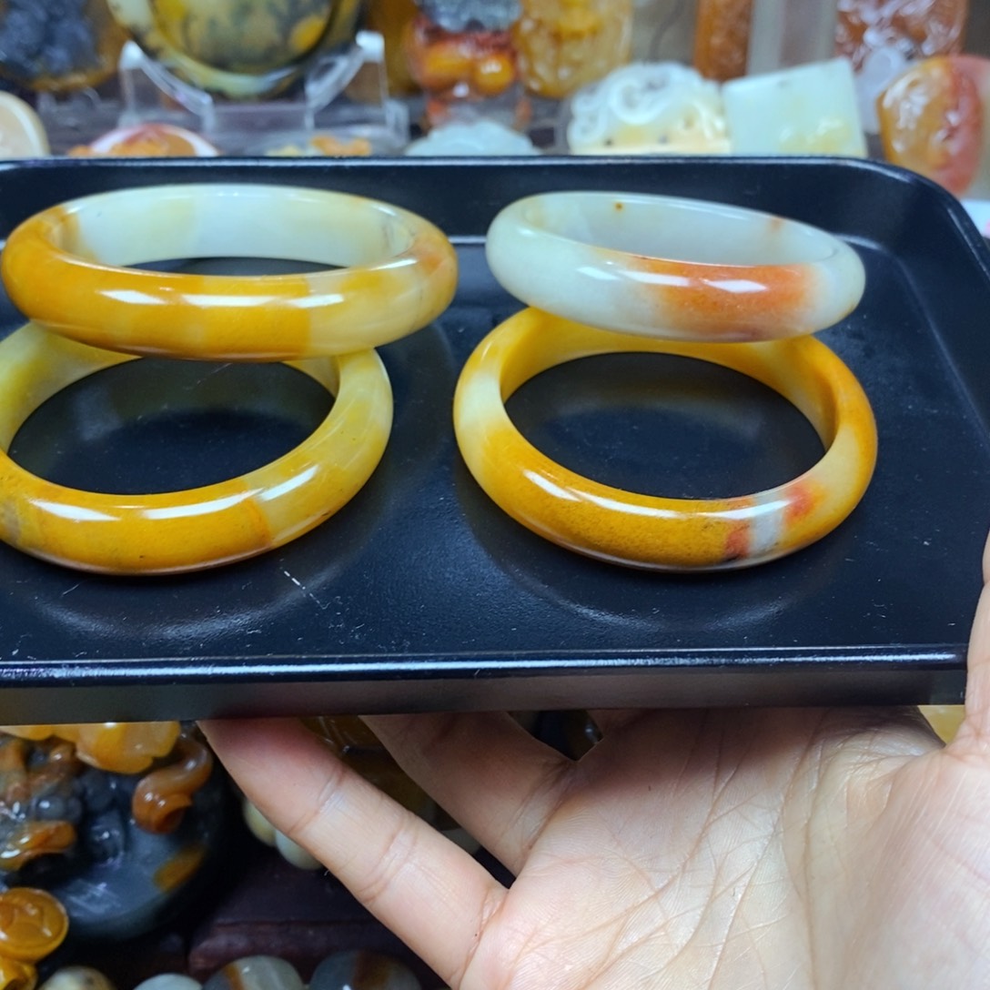 石英质玉（黄龙玉）颈饰未镶嵌