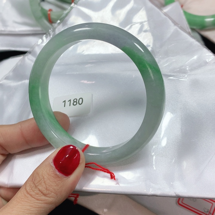 翡翠手镯未镶嵌一****活天然翡翠手镯02