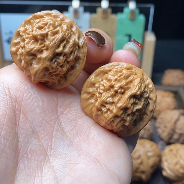 文玩核桃把件瓷娃娃