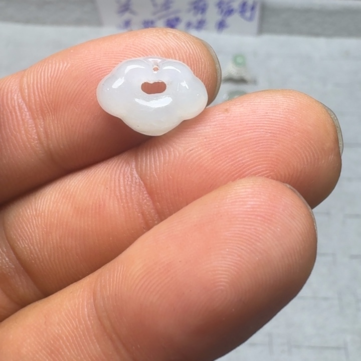 定制翡翠未镶嵌挂件