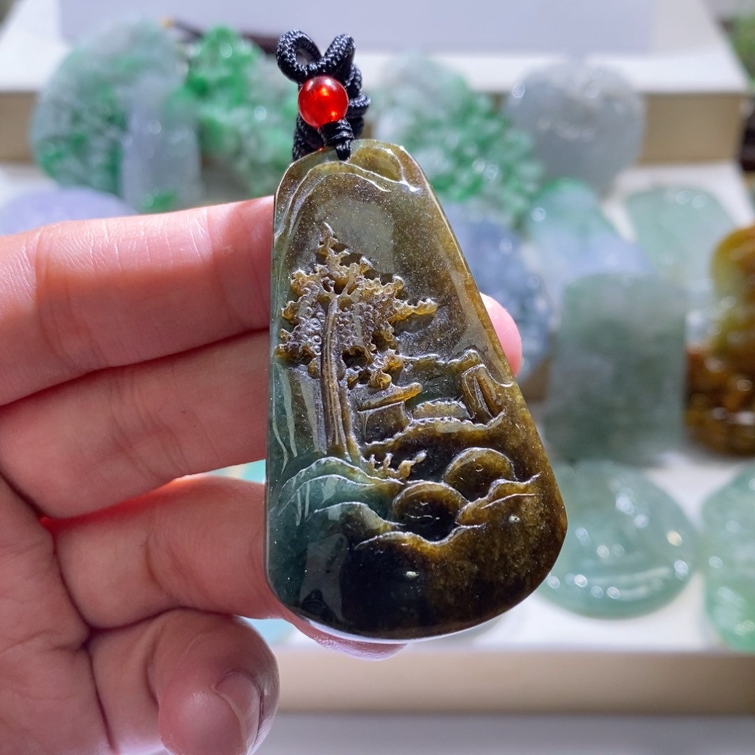 【闪购商品】翡翠颈饰未镶嵌山水