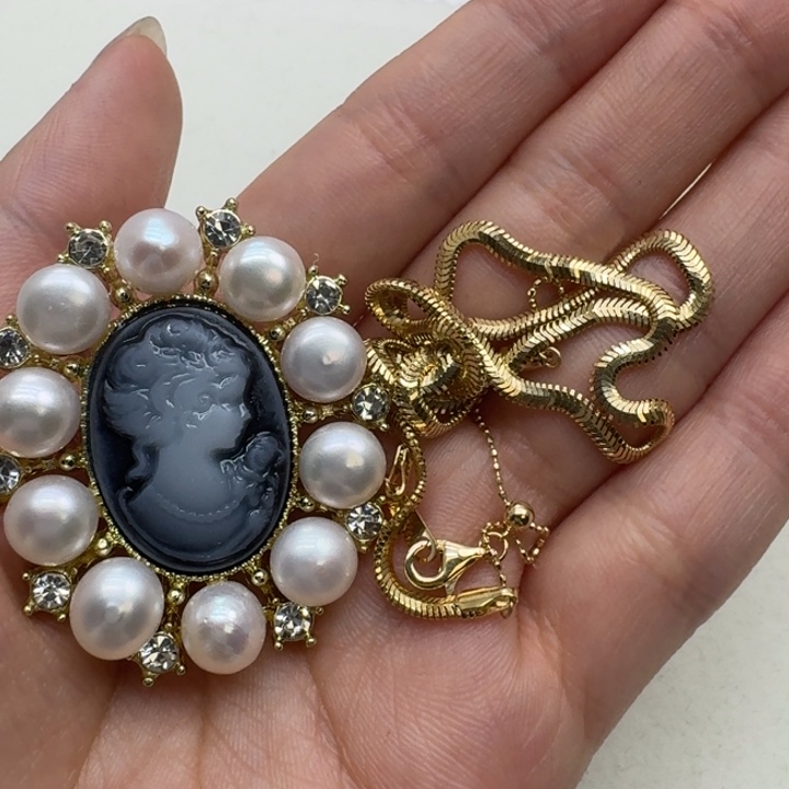 淡水珍珠18K金镶嵌颈饰