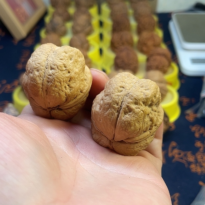 文玩核桃吊坠方尊44