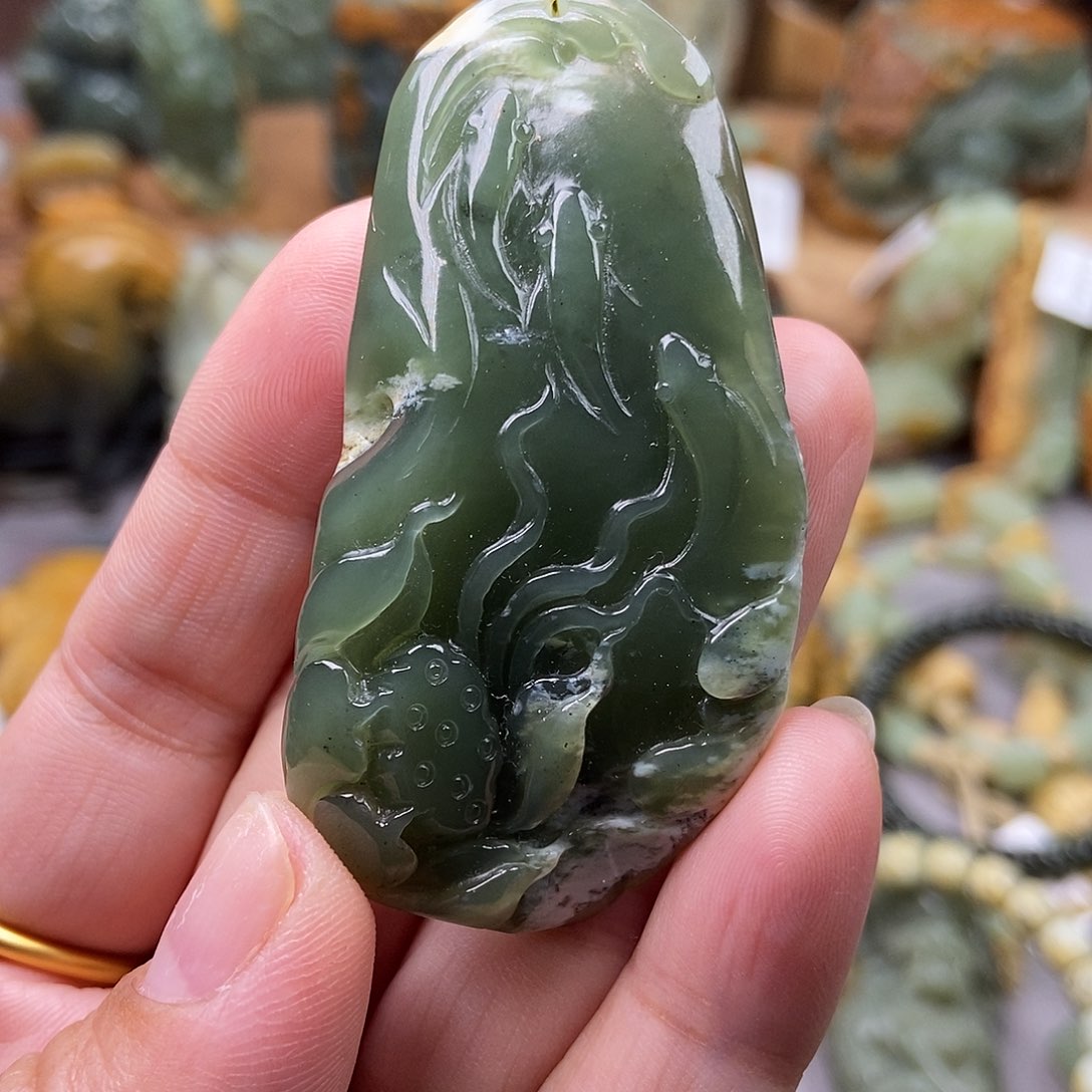 岫岩河磨玉（透闪石质玉）挂坠未镶嵌