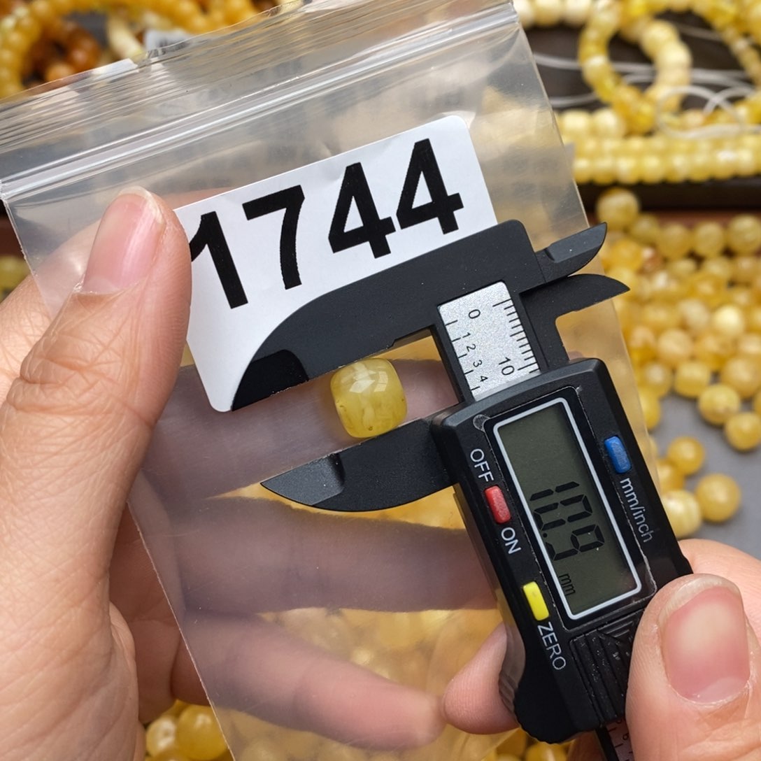 蜜蜡珠宝奇石未镶嵌