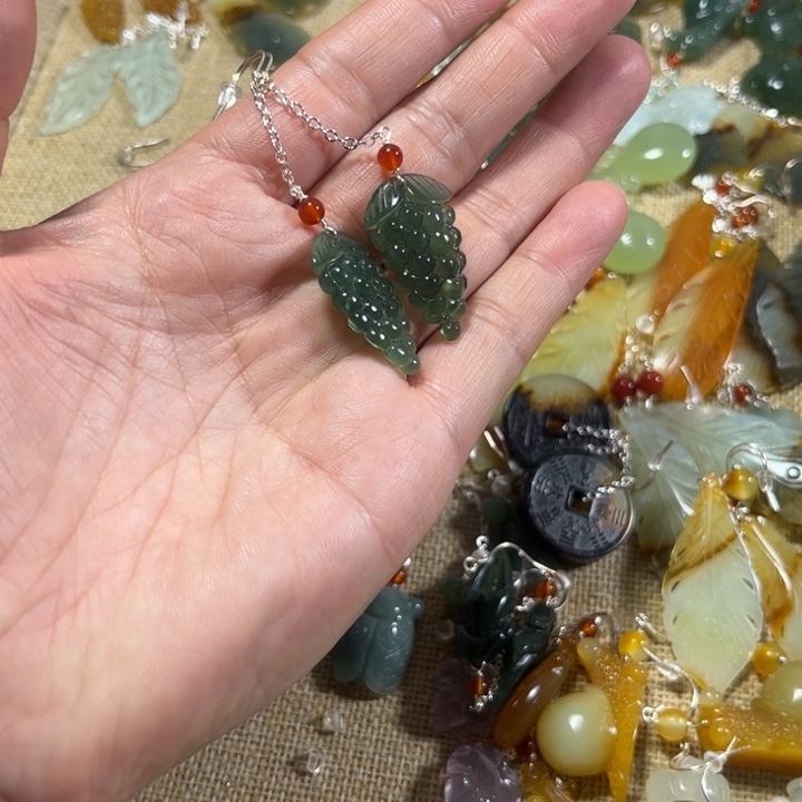 蛇纹石玉耳饰未镶嵌