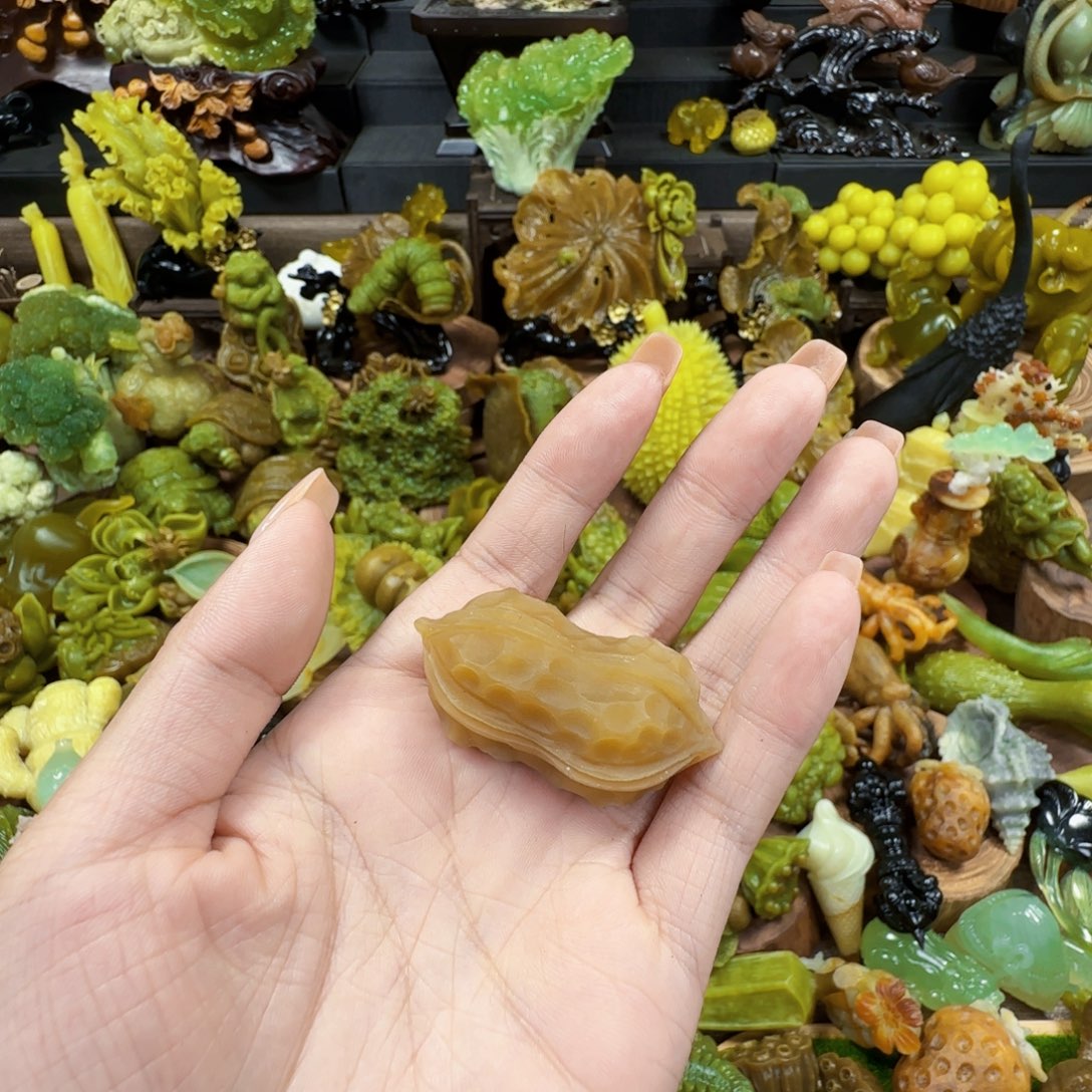 赫***斯蛇纹石玉未镶嵌摆件