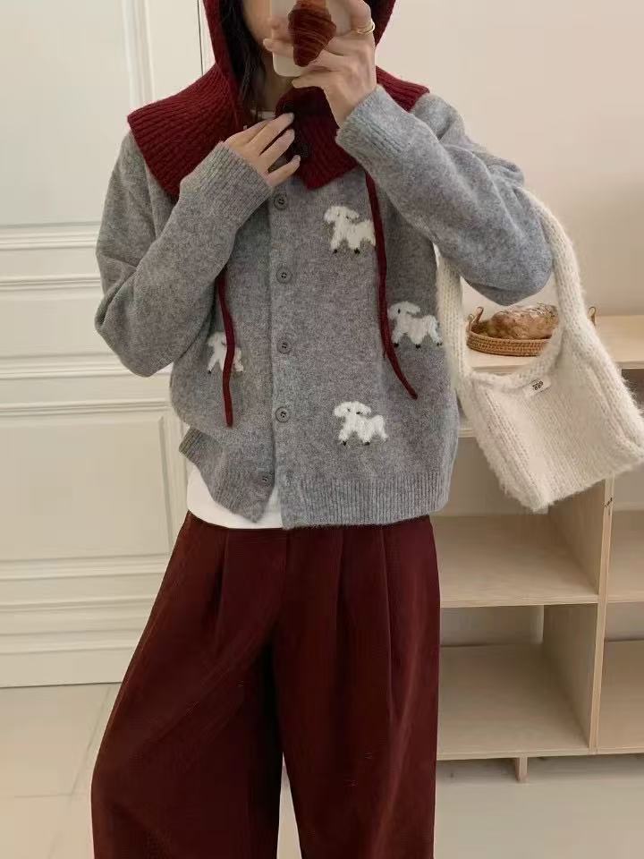 6239三炫家冬季新款圆领小羊图案毛巾绣工艺时尚百搭开衫上衣