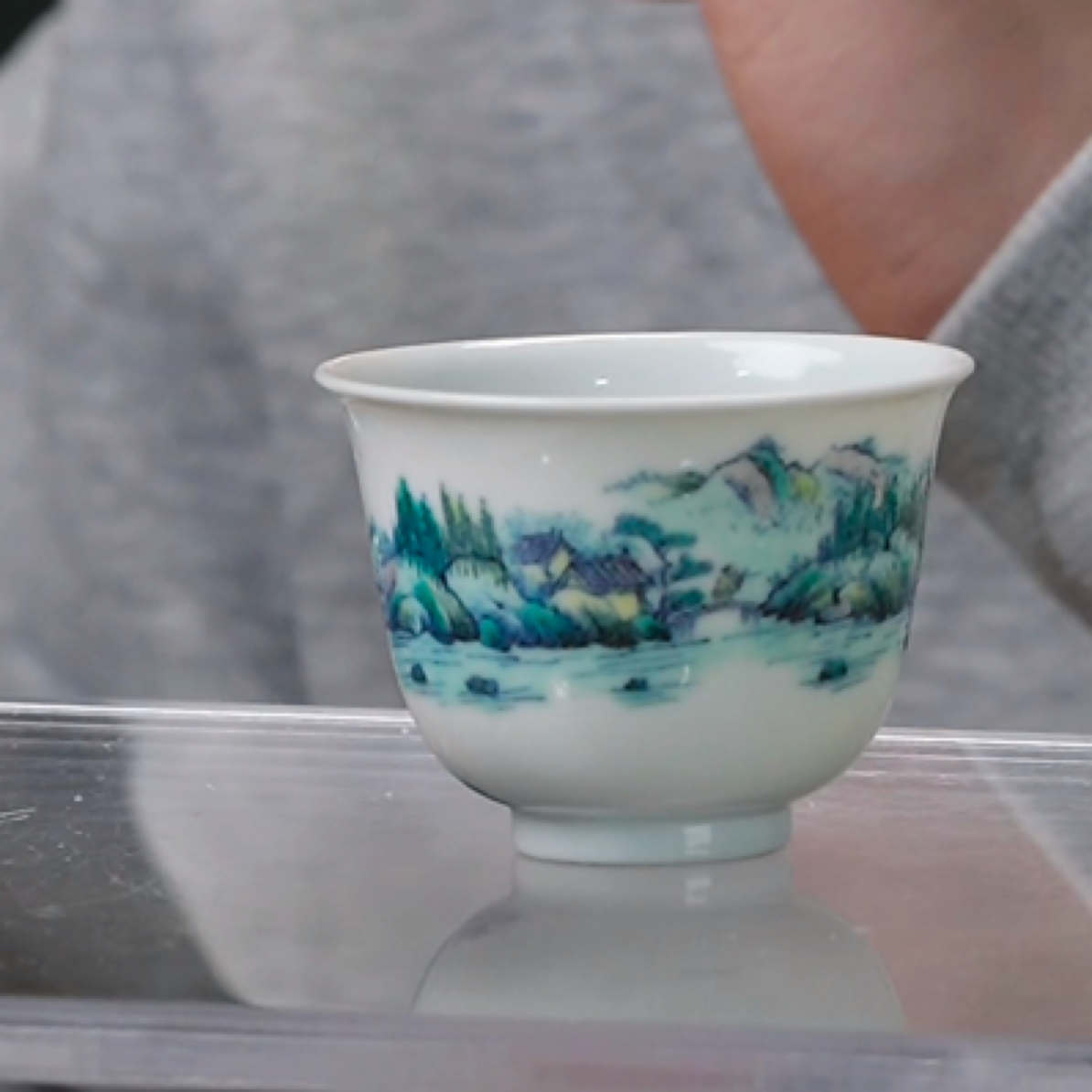 D斗彩山水通景纹杯