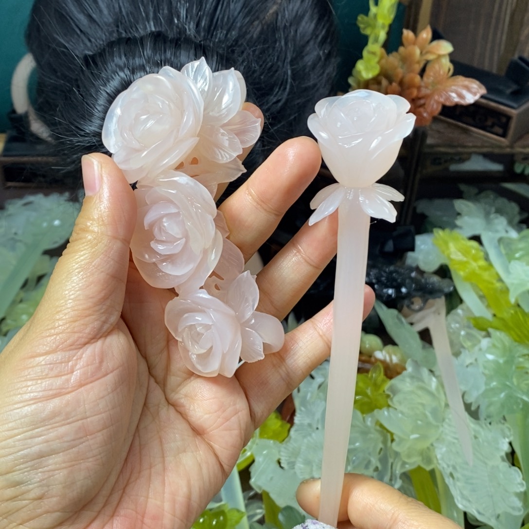 小***品蛇纹石玉未镶嵌发饰