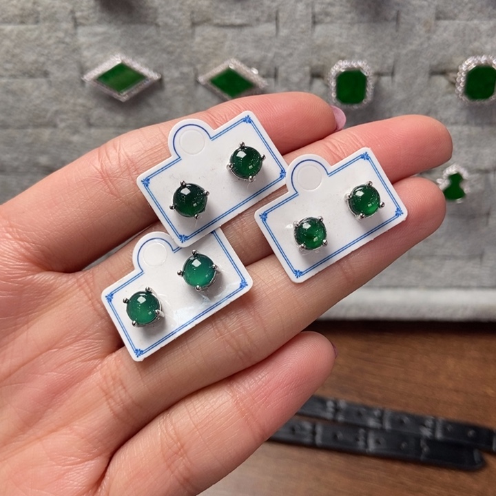 翡翠未镶嵌耳饰翡翠未镶嵌耳饰