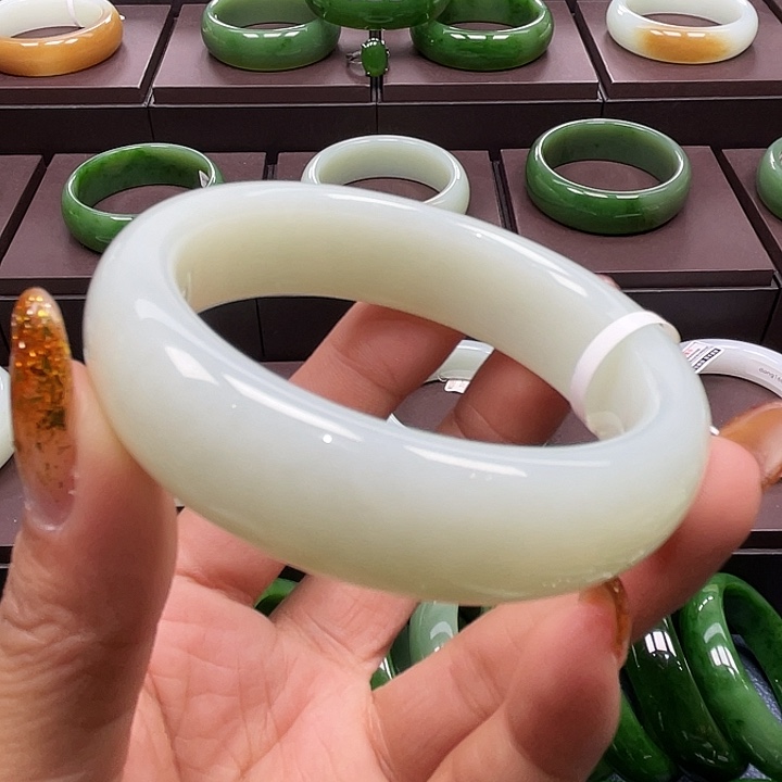 和田玉未镶嵌手镯