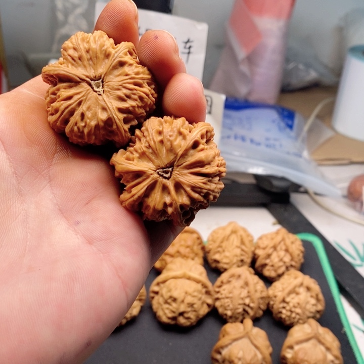 文玩核桃三楼一对