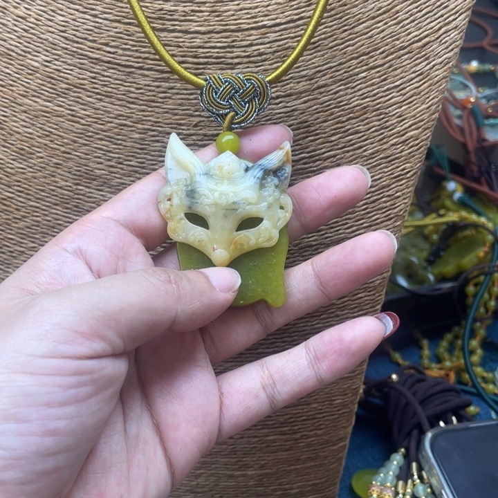 蛇纹石玉吊坠未镶嵌