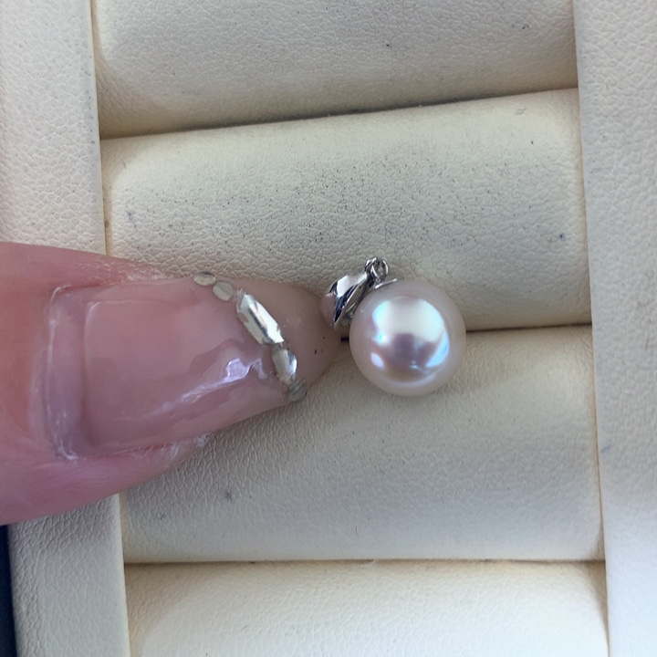 颈饰18K金镶嵌海水珍珠