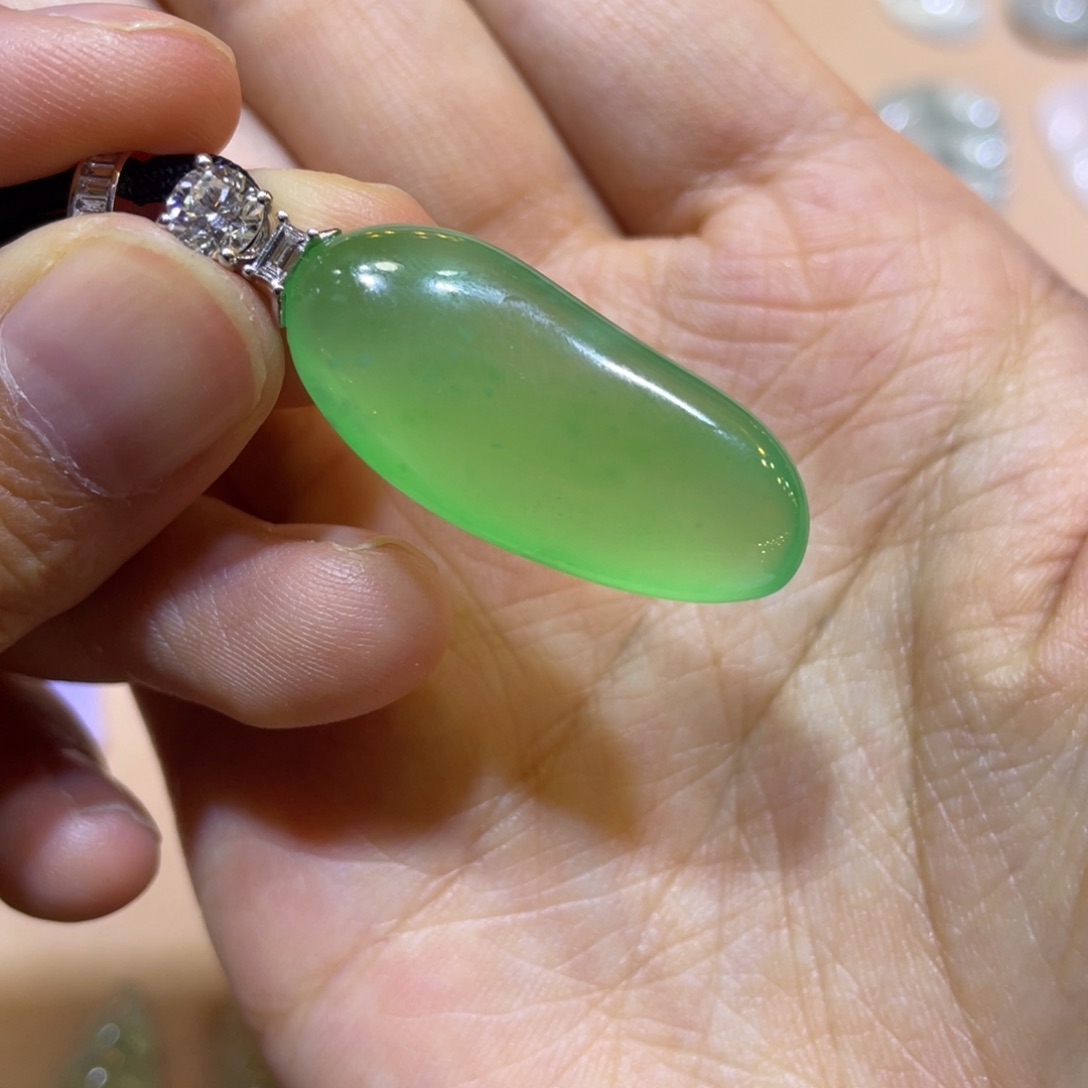 定制翡翠18K金镶嵌瓜
