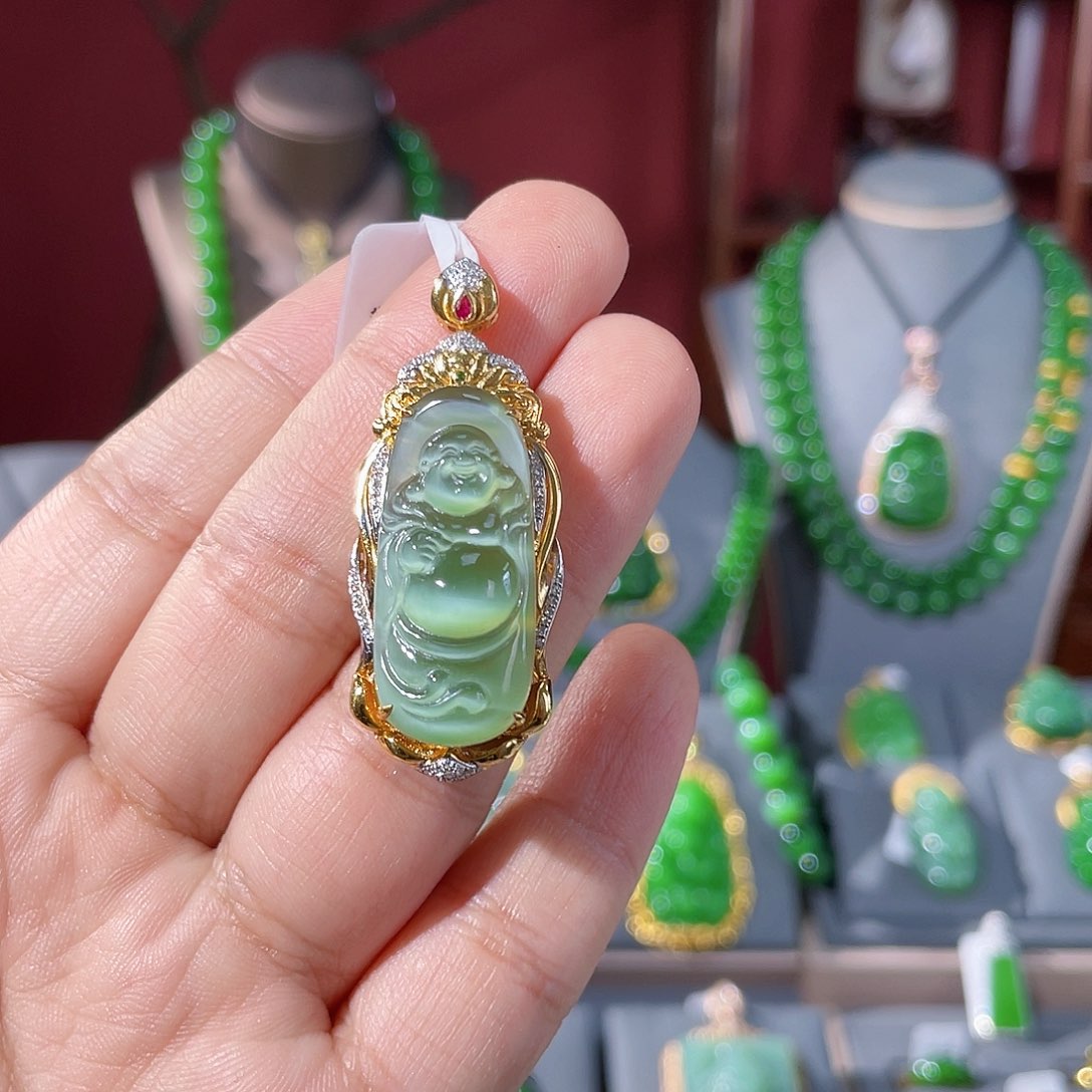 和田玉（碧玉）18K金镶嵌颈饰