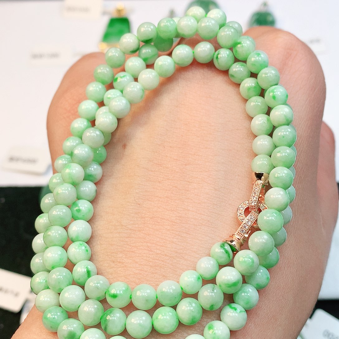 翡翠未镶嵌颈饰缅甸