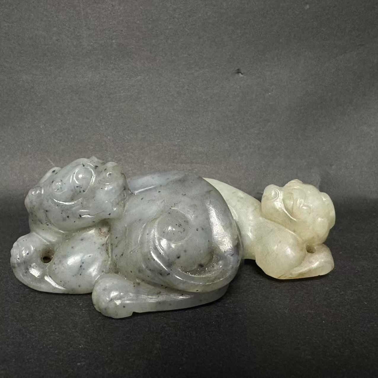 0113晚013和田玉青花瑞兽摆件