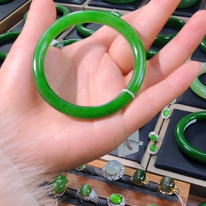 未镶嵌手镯和田玉（碧玉）