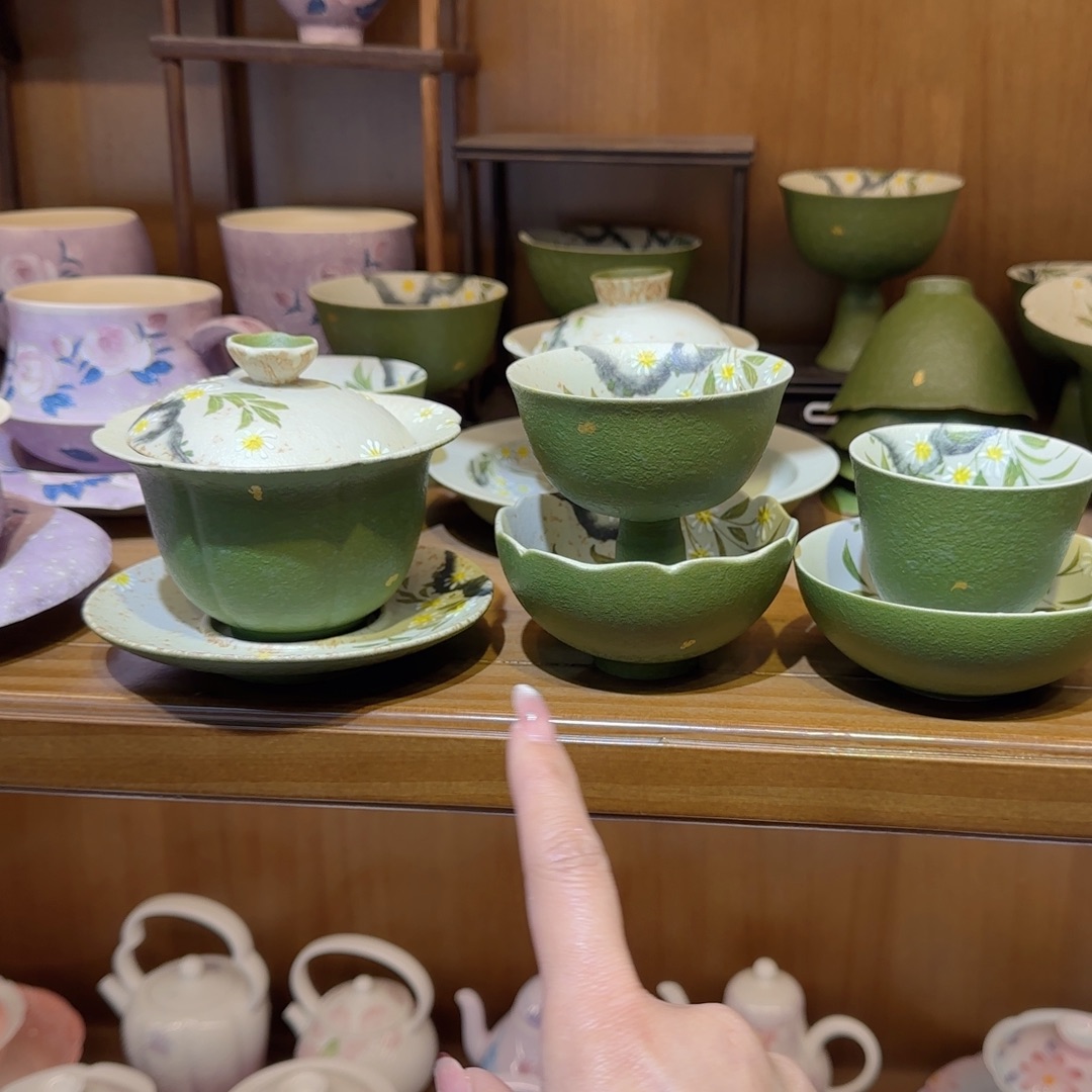 甄***珍一个茶壶一个还要6个部同杯子