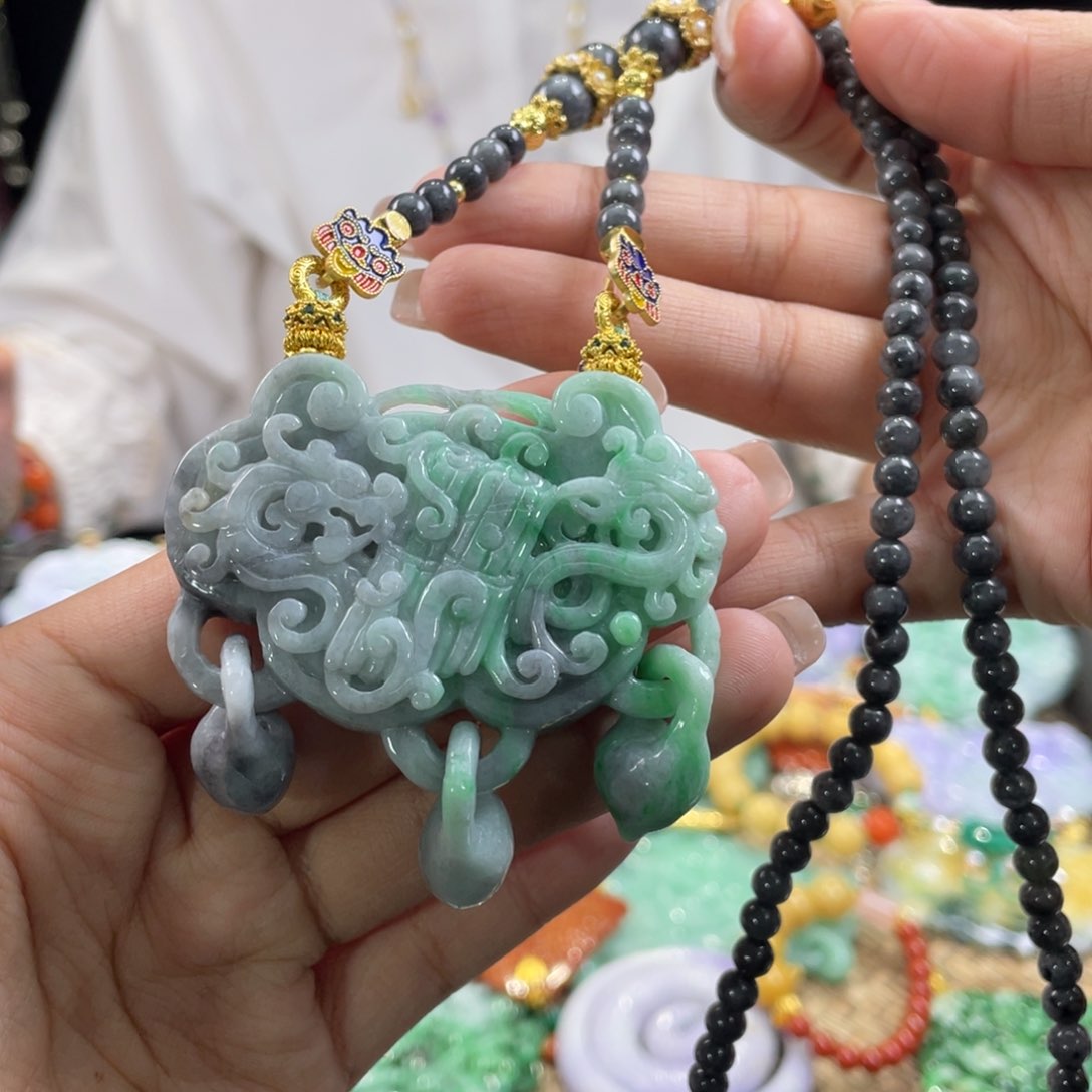 翡翠颈饰未镶嵌代编织