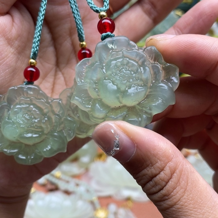 蛇纹石玉未镶嵌吊坠