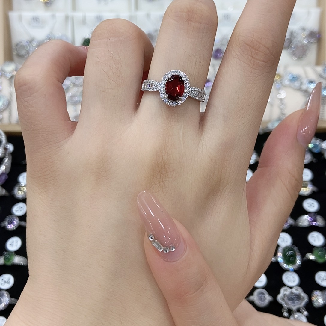 ℳ****银S925镶嵌石榴石戒指