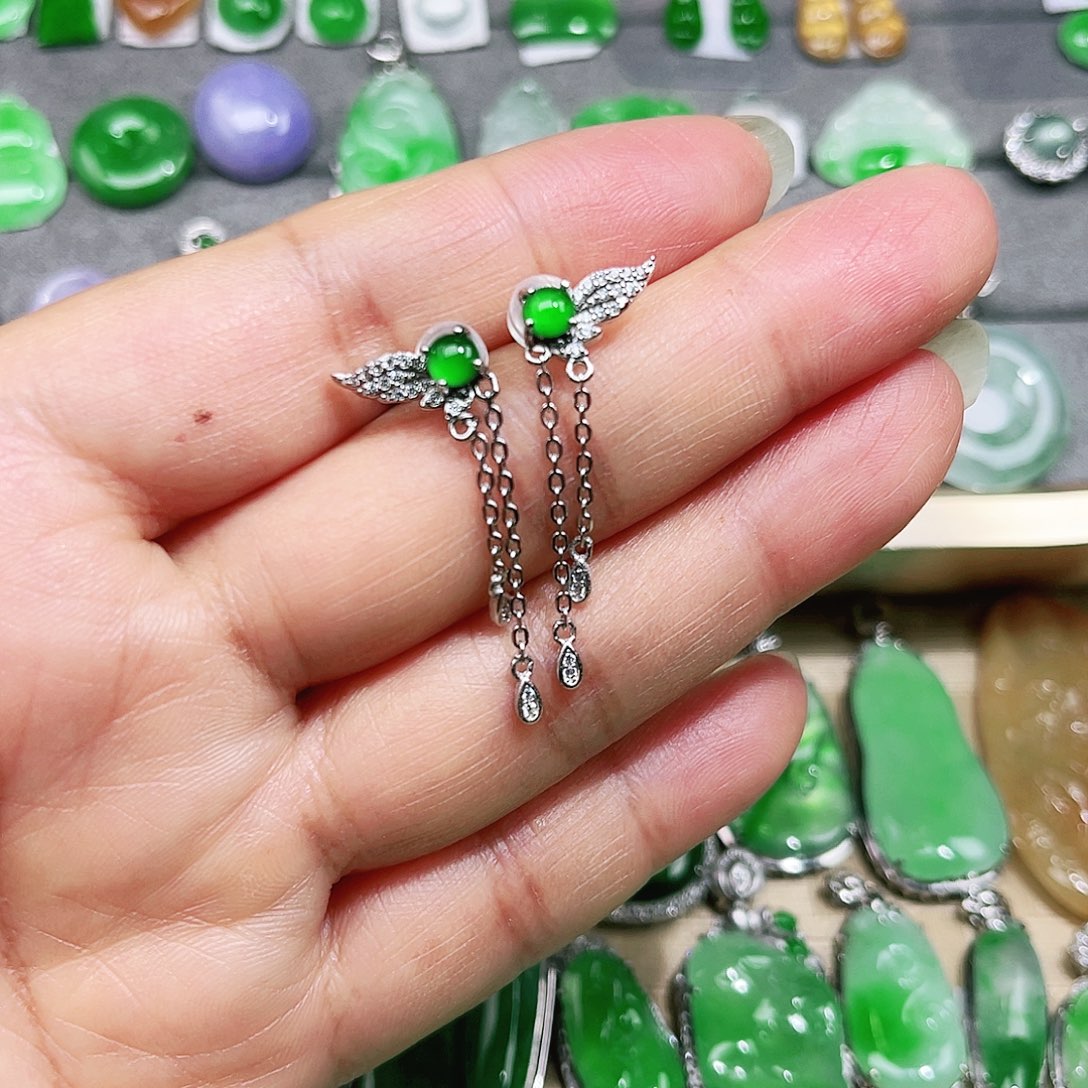 翡翠颈饰未镶嵌裸石