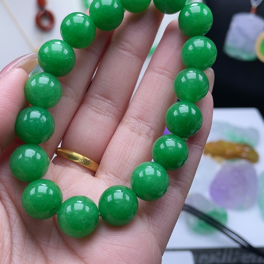 翡翠吊坠(赠链)未镶嵌