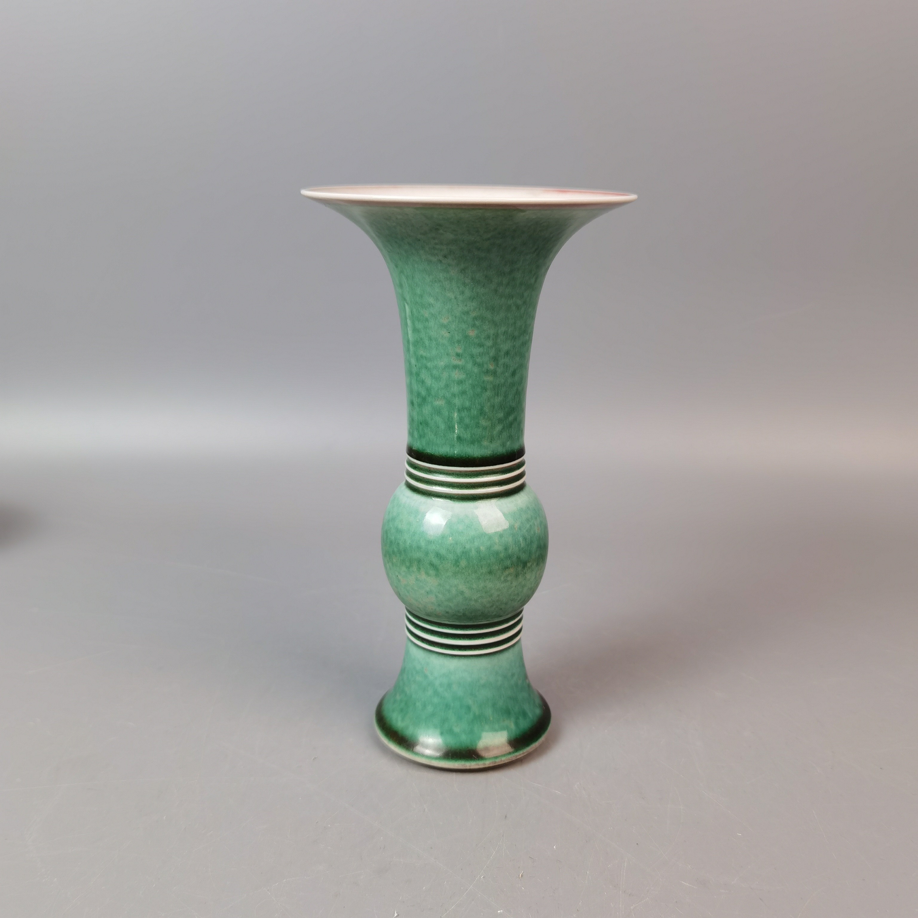 A清康熙郎窑绿花觚