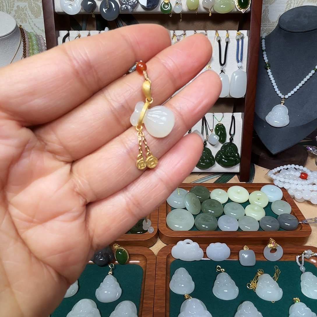 和田玉未镶嵌颈饰