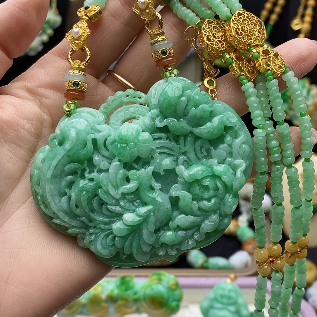 翡翠颈饰未镶嵌天然