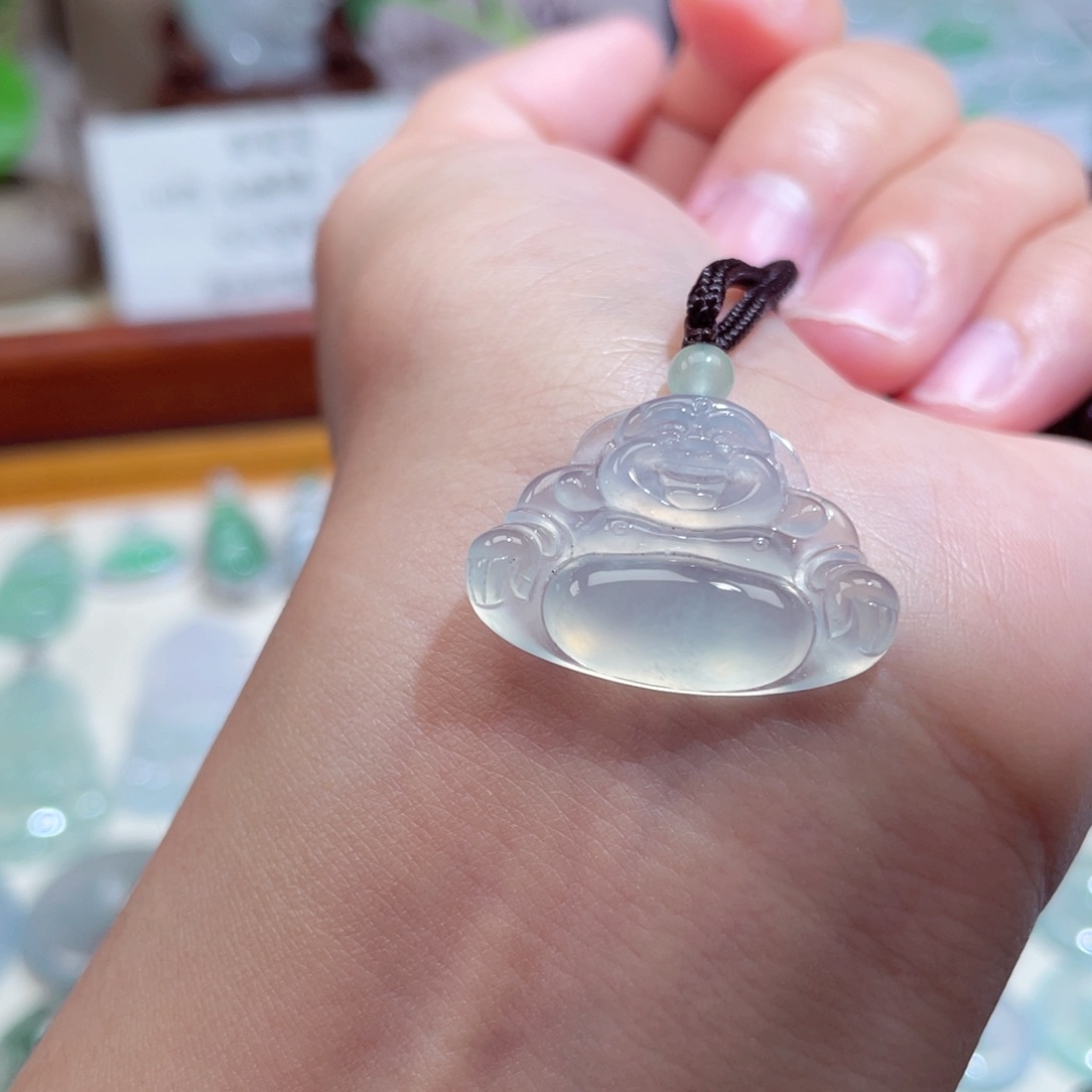 翡翠未镶嵌颈饰佛公