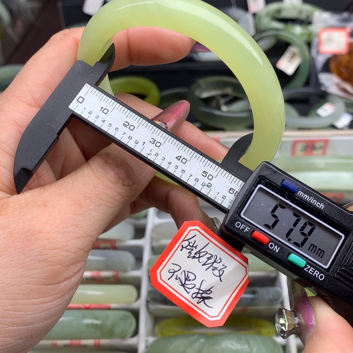 蛇纹石玉手镯未镶嵌818