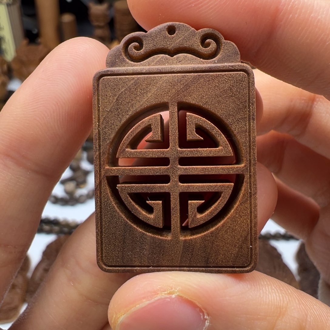 檀香木镂空如意老山檀