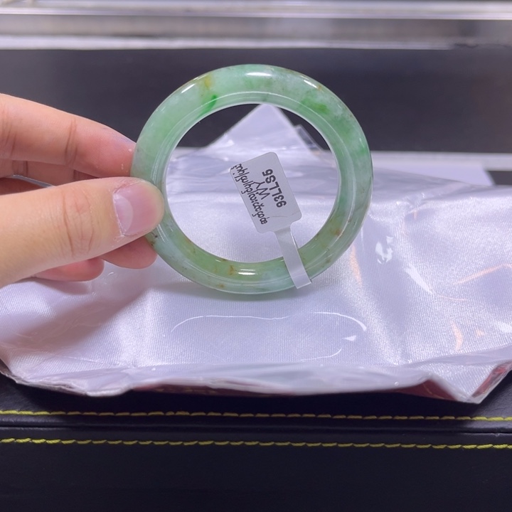 翡翠手镯未镶嵌天然a货翡翠多样性发货