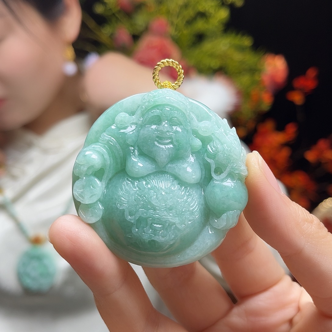 翡翠颈饰未镶嵌财神