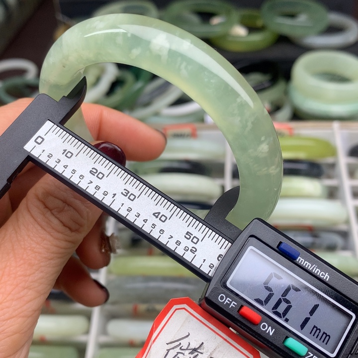 蛇纹石玉未镶嵌手镯958