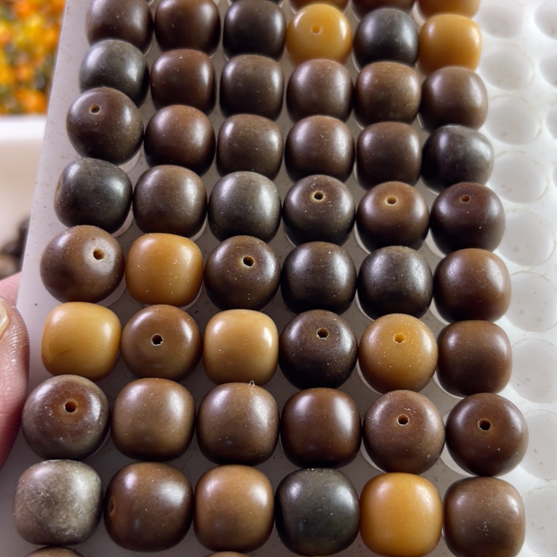 白玉菩提吊坠13.7深咖桶珠60颗