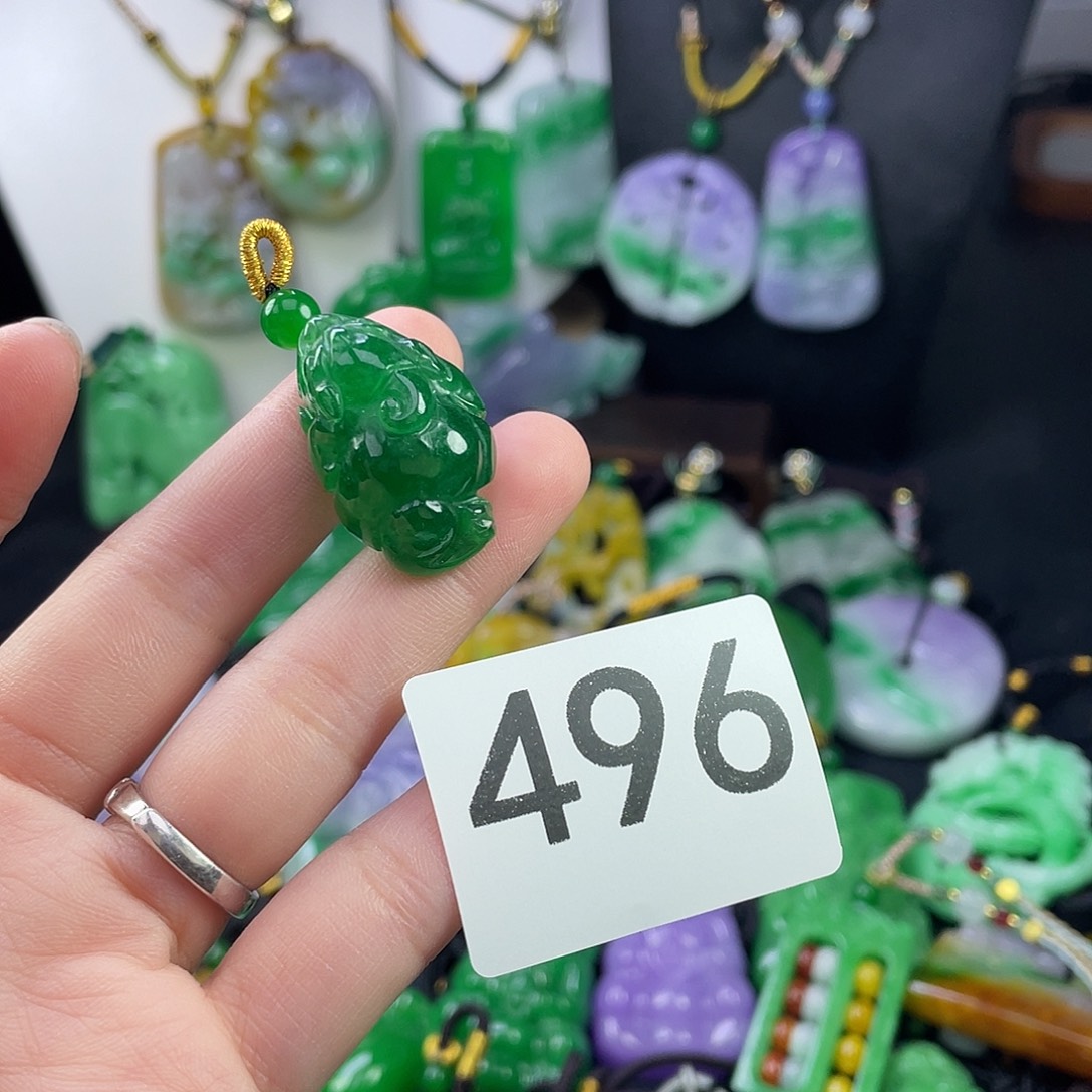 翡翠未镶嵌吊坠(赠链)