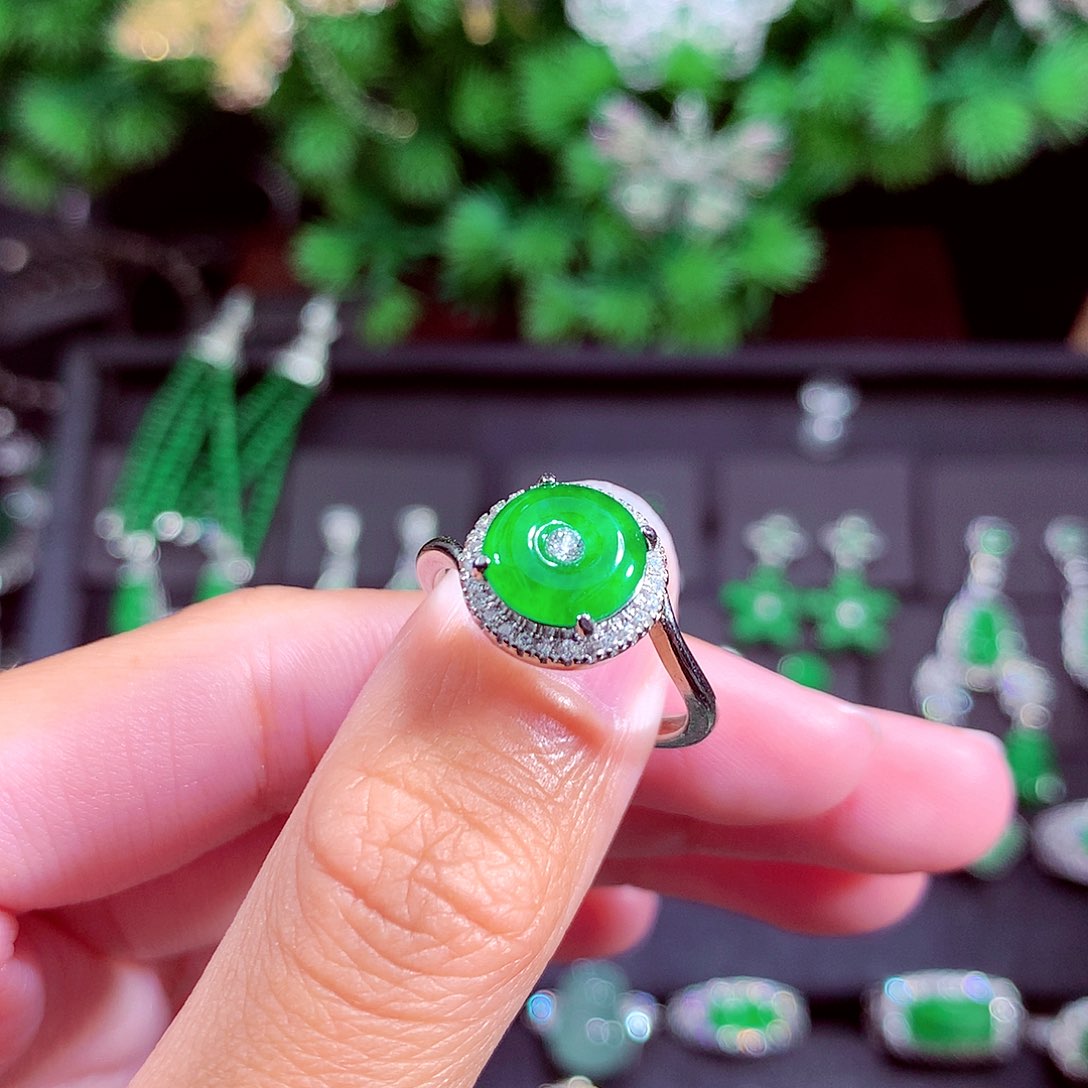 颈饰未镶嵌翡翠天然