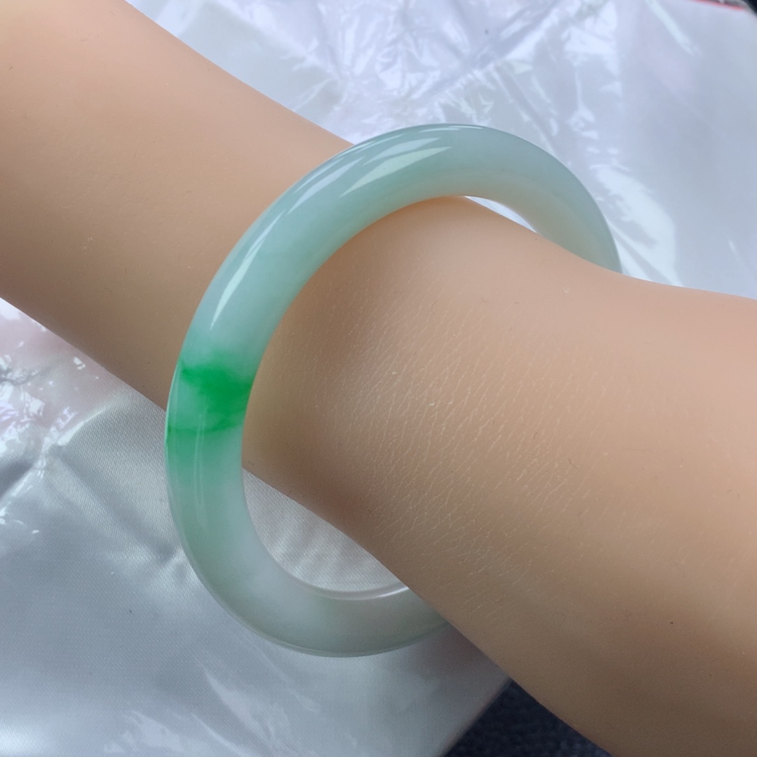 翡翠手镯未镶嵌58圆