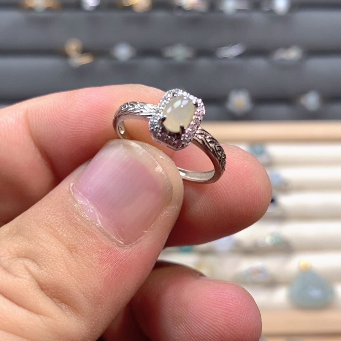 翡翠未镶嵌戒指翡翠