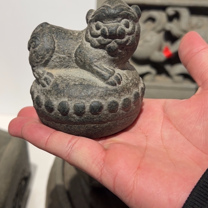 哥***宝石材鼓上狮子青石