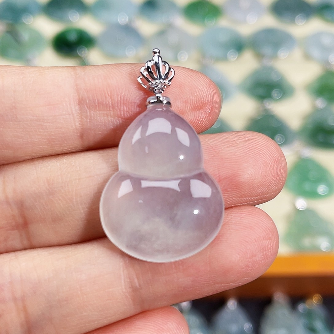 翡翠18K金镶嵌颈饰吊坠