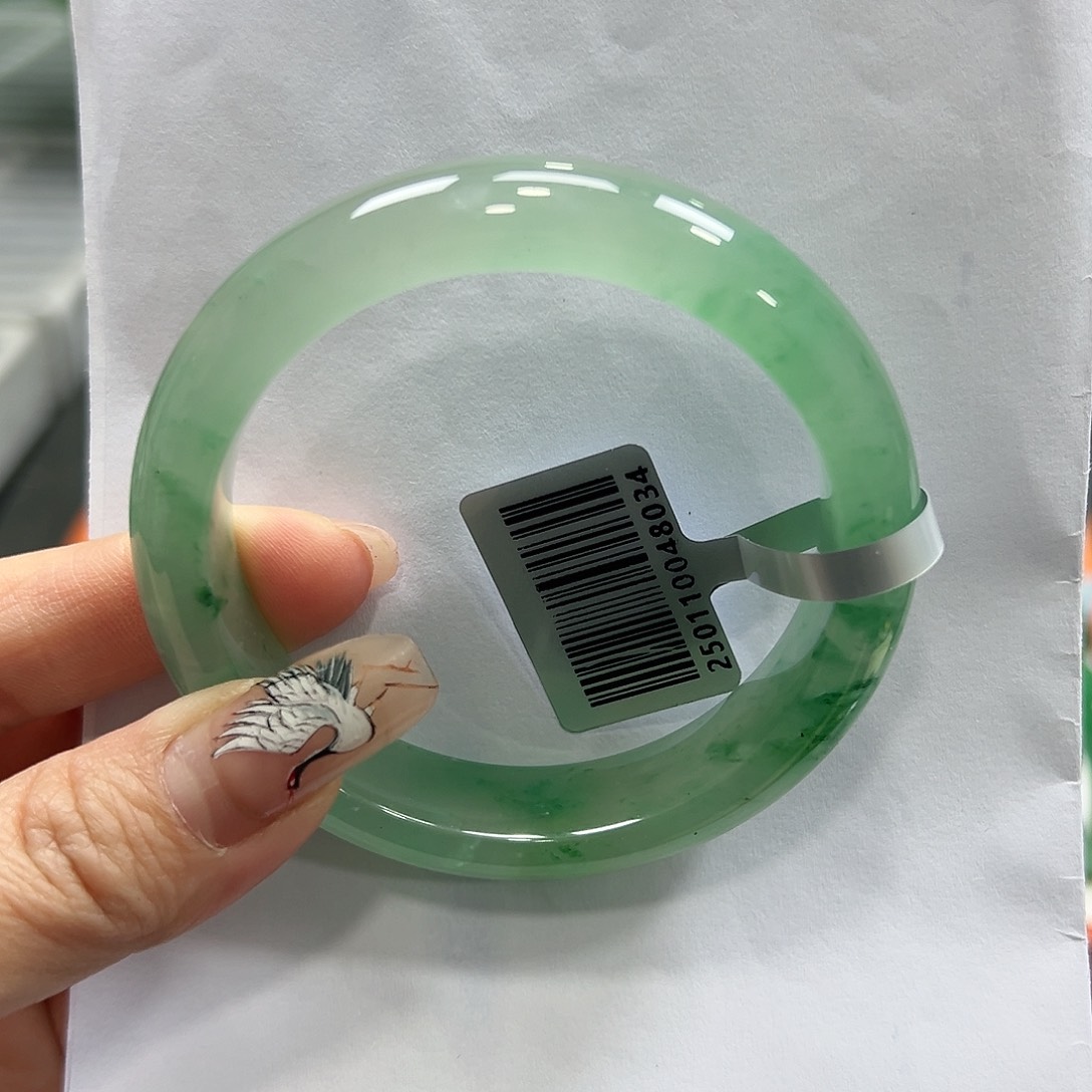 石英质玉手镯未镶嵌淡**风