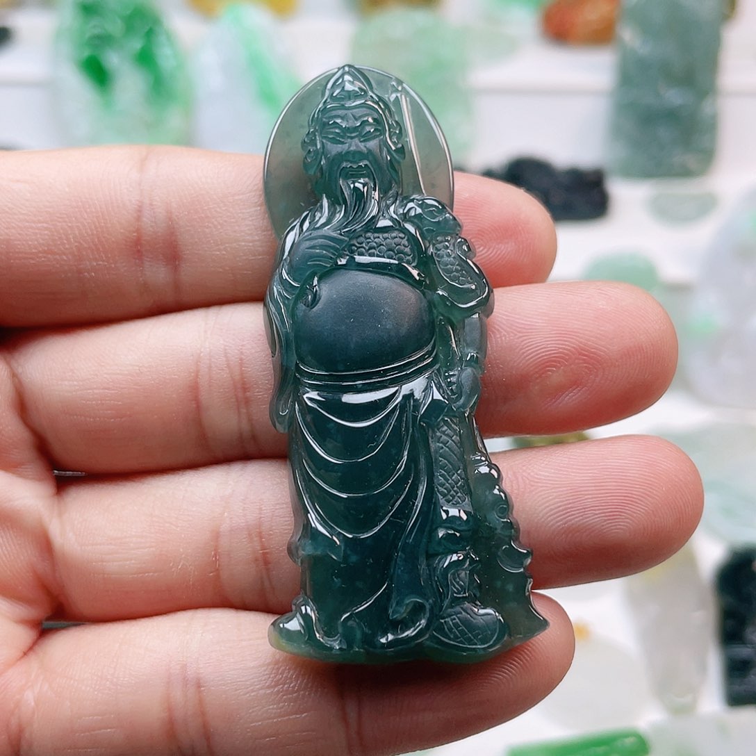 翡翠颈饰未镶嵌关公