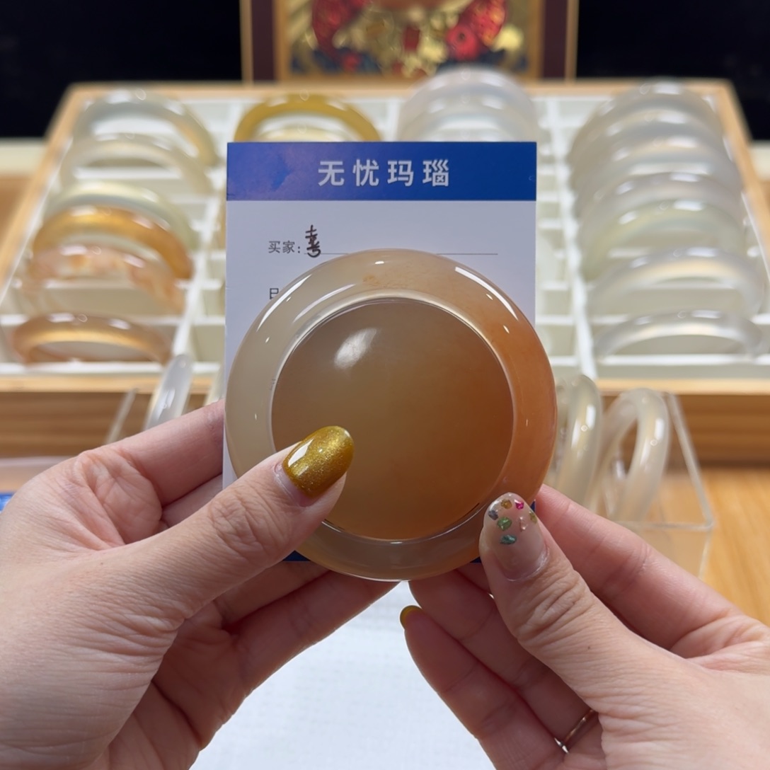 玛瑙/玉髓手镯未镶嵌喜**